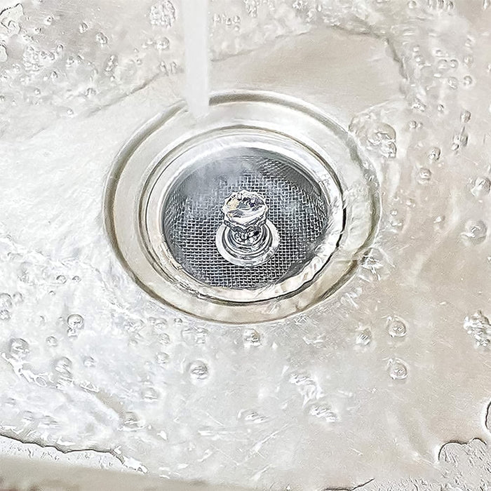 Mesh design of the stainless steel strainer basket for effective filtering.
